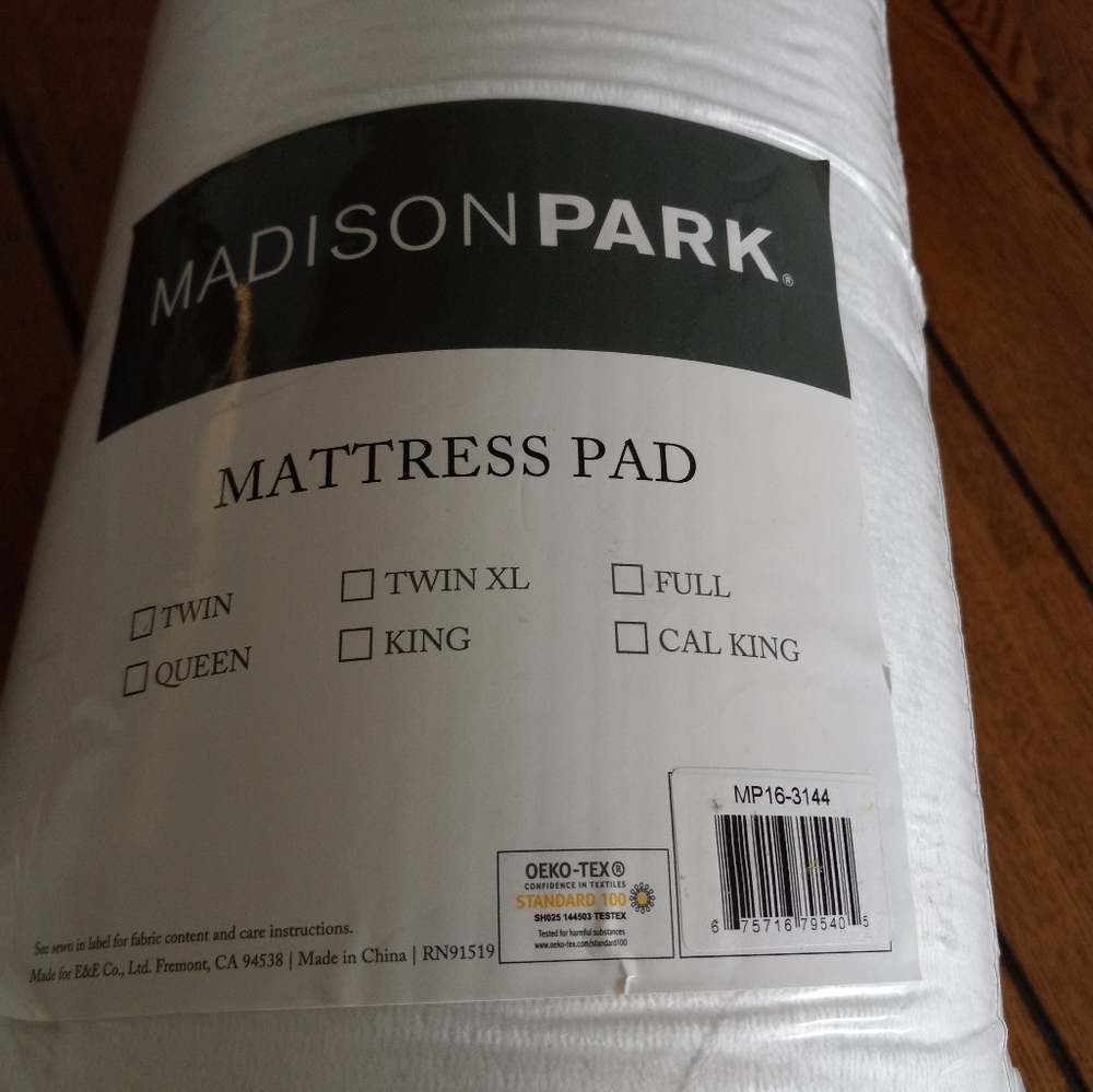 MADISON PARK MATTRESS PAD NEW SIZE TWIN $25 - Picture 5 of 5
